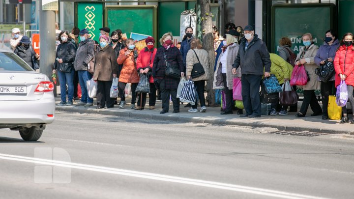 (FOTOREPORT) Haos după anularea stării de urgenţă! Cum arată cele mai aglomerate locuri din Chişinău