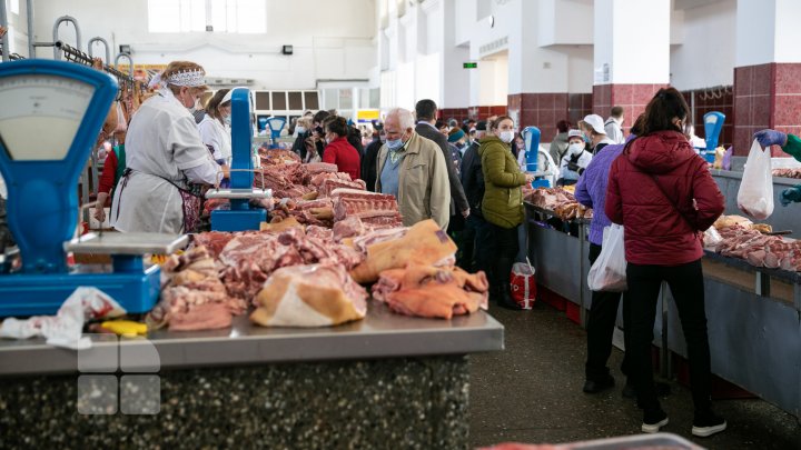 Oamenii, în goana după cumpărături pentru masa de Paşte (FOTOREPORT)