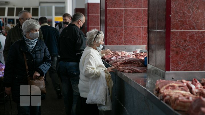 Oamenii, în goana după cumpărături pentru masa de Paşte (FOTOREPORT)