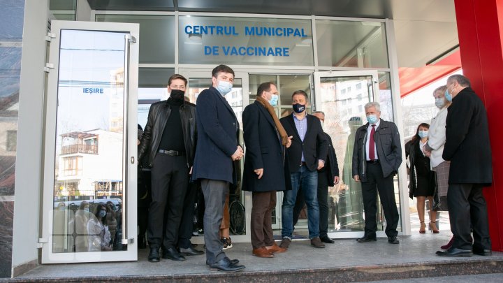 A fost deschis primul centru de vaccinare împotriva COVID-19 din Chișinău (FOTO)