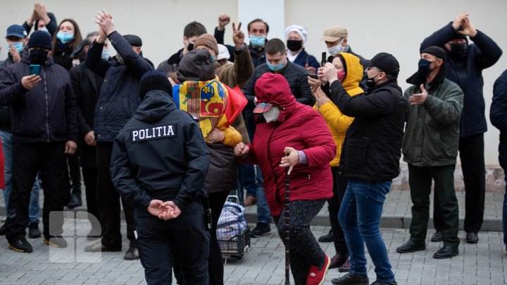 Reacția la decizia de dizolvare a Parlamentului (FOTOREPORT)