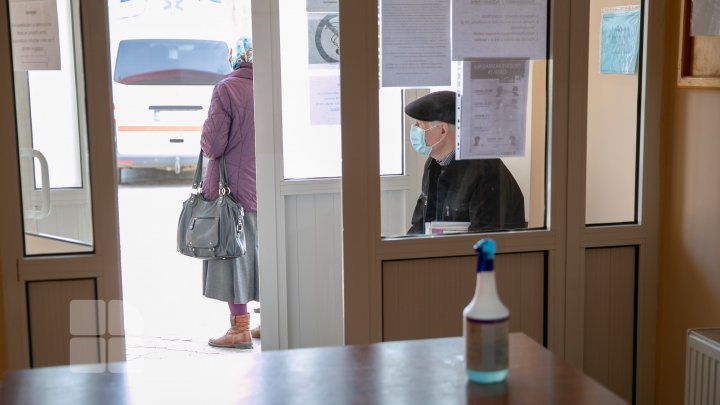 La vaccin, ca la sărbătoare. Locuitorii comunei Bobeica, nerăbdători de a se imuniza anti-COVID (FOTOREPORT)