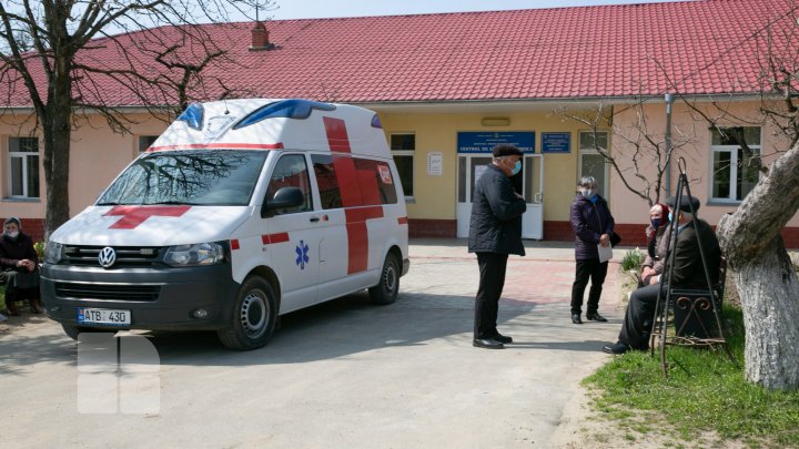 La vaccin, ca la sărbătoare. Locuitorii comunei Bobeica, nerăbdători de a se imuniza anti-COVID (FOTOREPORT)