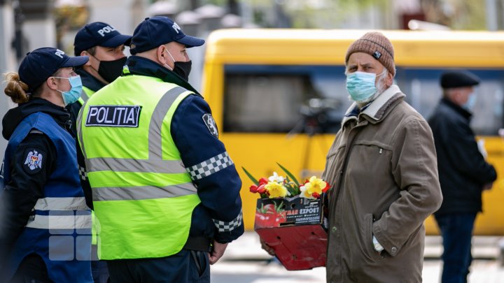 FOTOREPORT DIN FAȚA CURȚII CONSTITUȚIONALE