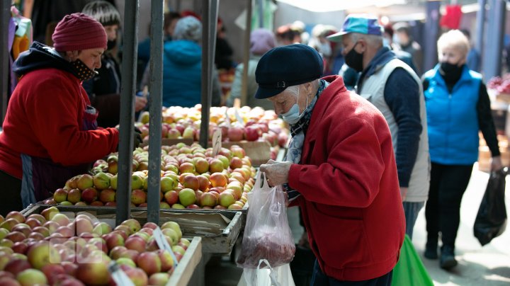 Oamenii, în goana după cumpărături pentru masa de Paşte (FOTOREPORT)