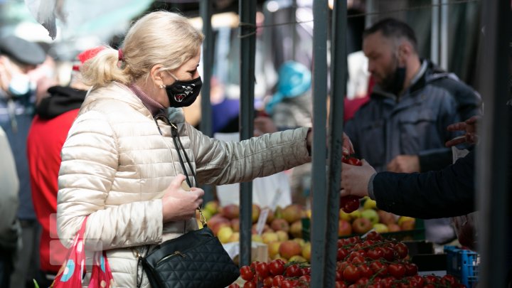 Oamenii, în goana după cumpărături pentru masa de Paşte (FOTOREPORT)