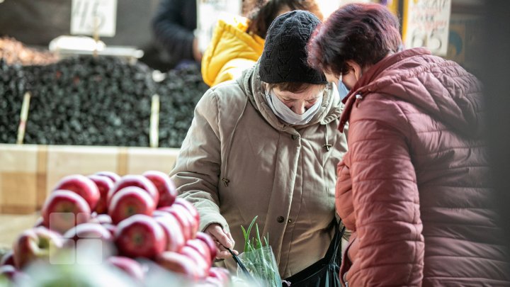 Oamenii, în goana după cumpărături pentru masa de Paşte (FOTOREPORT)