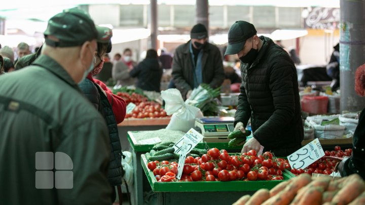 Oamenii, în goana după cumpărături pentru masa de Paşte (FOTOREPORT)