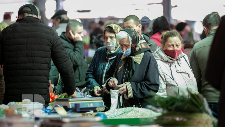 Oamenii, în goana după cumpărături pentru masa de Paşte (FOTOREPORT)