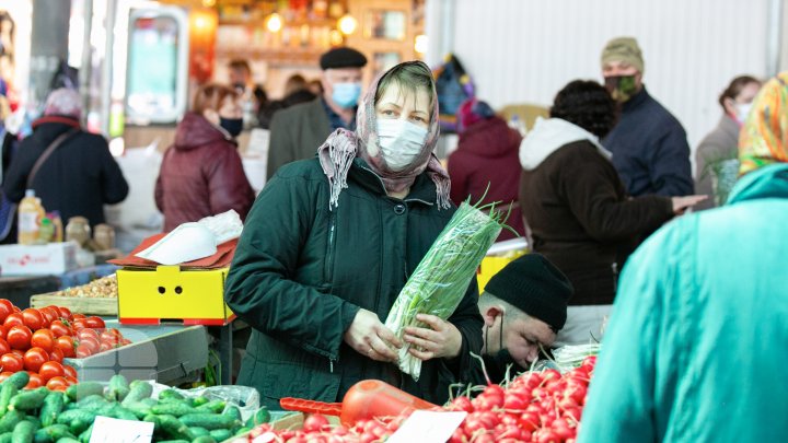 Oamenii, în goana după cumpărături pentru masa de Paşte (FOTOREPORT)