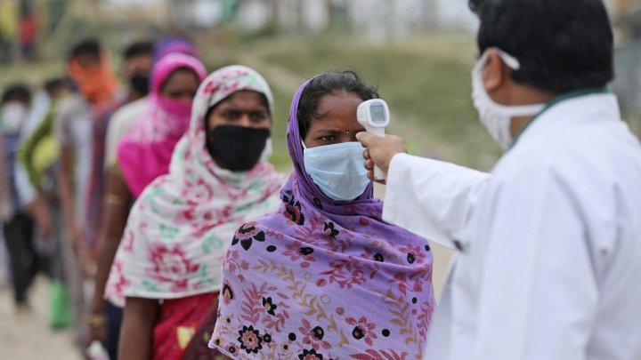 Lipsă de vaccinuri în India, unde numărul de infecţii atinge un nou record zilnic