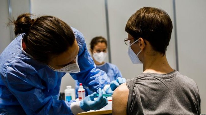 Un stat american oferă câte 100 de dolari tinerilor pentru a se vaccina