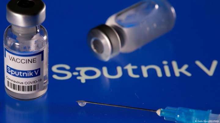 Scandal politic în Cehia din cauza achiziționării şi utilizării vaccinului rusesc Sputnik V 