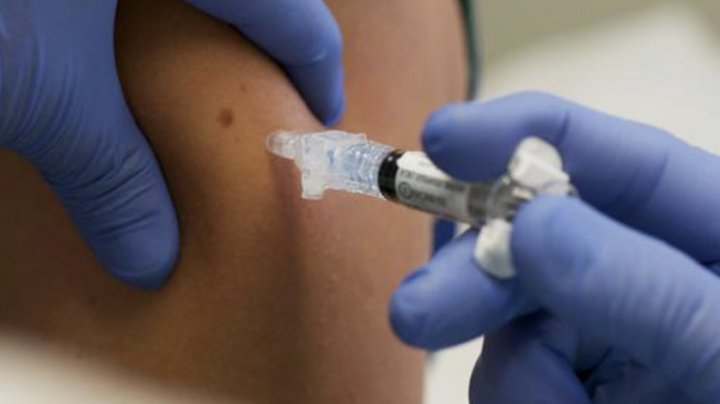 Studiu: 90% dintre adulţii din Franţa ar trebui vaccinaţi până în septembrie pentru a se reveni la normal