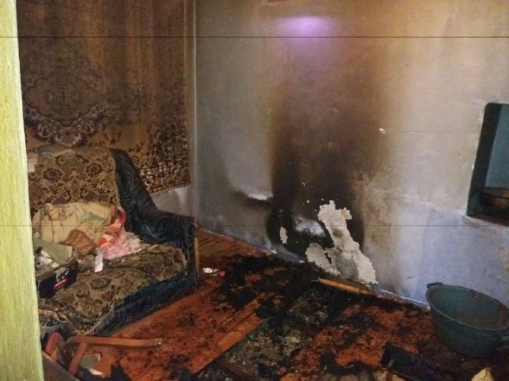 TRAGEDIE la Nisporeni. Un bărbat a murit, după ce casa i-a fost cuprinsă de flăcări (FOTO)