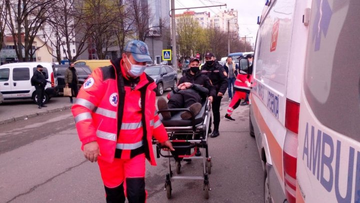 Un tânăr, lovit de un automobil pe strada Alba Iulia din Capitală (FOTO)