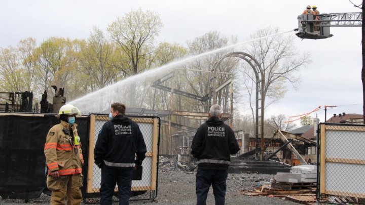 Casa de 20 de milioane de dolari a fondatorului unui site pentru adulți, distrusă în urma unui incendiu (FOTO)