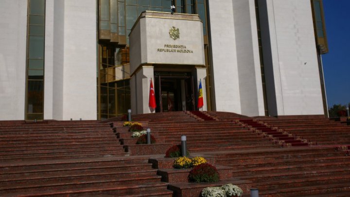 Femeia cu cinci copii, condamnată pentru escrocherie, a fost graţiată (DOC)