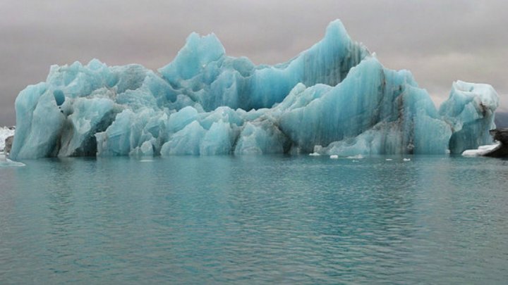 STUDIU: Topirea calotelor glaciare este asociată cu o creştere a nivelului mării de 10 ori mai rapidă 