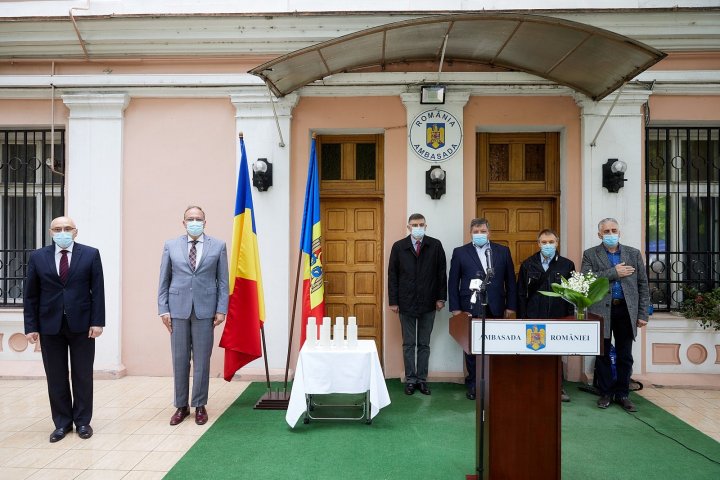 Patru personalităţi din Republica Moldova, decorate de preşedintele României, Klaus Iohannis