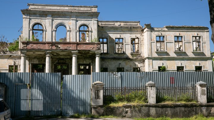 Patrimoniu, la un pas de ruinare. Peste 80 la sută dintre clădirile cu statut protejat din Capitală, într-o stare deplorabilă (FOTOREPORT)