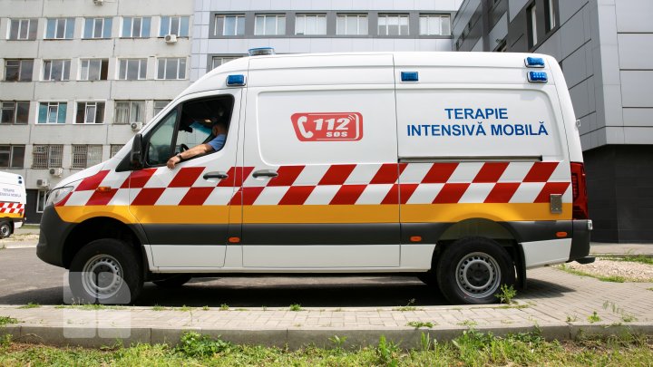 Opt ambulanțe de tip C, recepționate astăzi la Institutul de Medicină Urgentă din Capitală (FOTOREPORT)