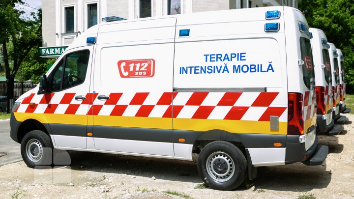 Opt ambulanțe de tip C, recepționate astăzi la Institutul de Medicină Urgentă din Capitală (FOTOREPORT)