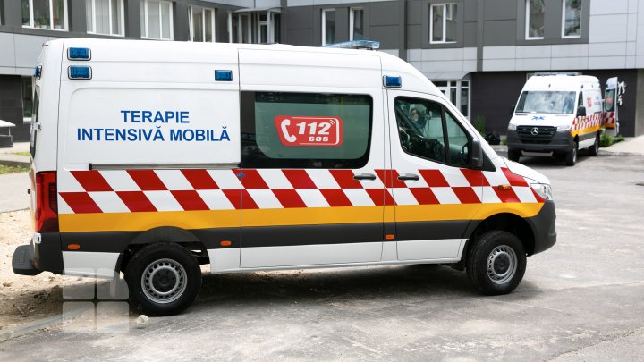 Opt ambulanțe de tip C, recepționate astăzi la Institutul de Medicină Urgentă din Capitală (FOTOREPORT)