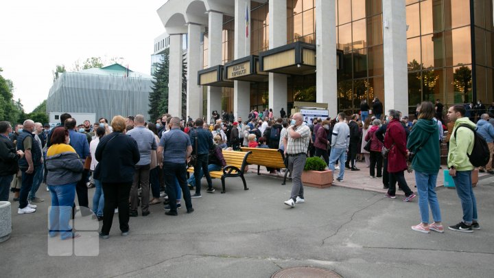 FOTOREPORT de la maratonul de vaccinare la Palatul Republicii