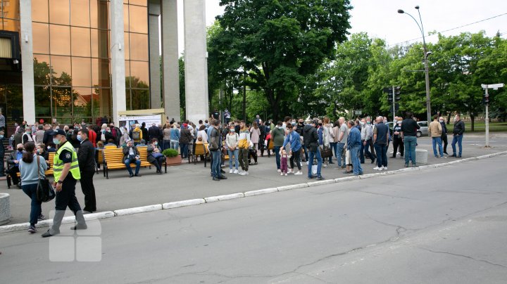 FOTOREPORT de la maratonul de vaccinare la Palatul Republicii