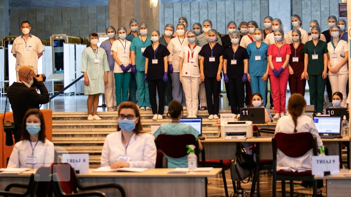 FOTOREPORT de la maratonul de vaccinare la Palatul Republicii