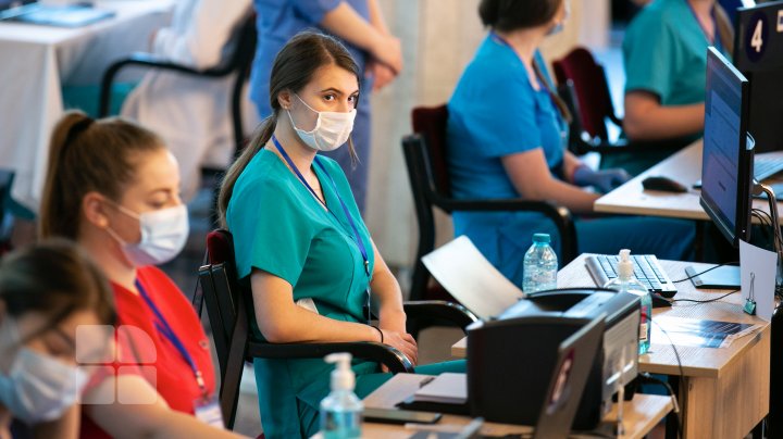 FOTOREPORT de la maratonul de vaccinare la Palatul Republicii