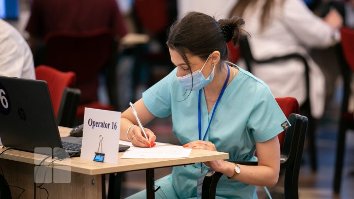 FOTOREPORT de la maratonul de vaccinare la Palatul Republicii