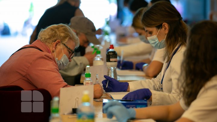 FOTOREPORT de la maratonul de vaccinare la Palatul Republicii