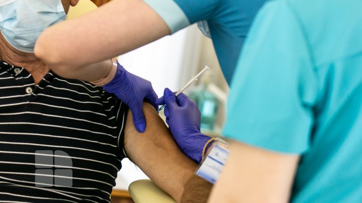 FOTOREPORT de la maratonul de vaccinare la Palatul Republicii