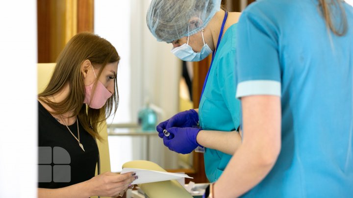 FOTOREPORT de la maratonul de vaccinare la Palatul Republicii