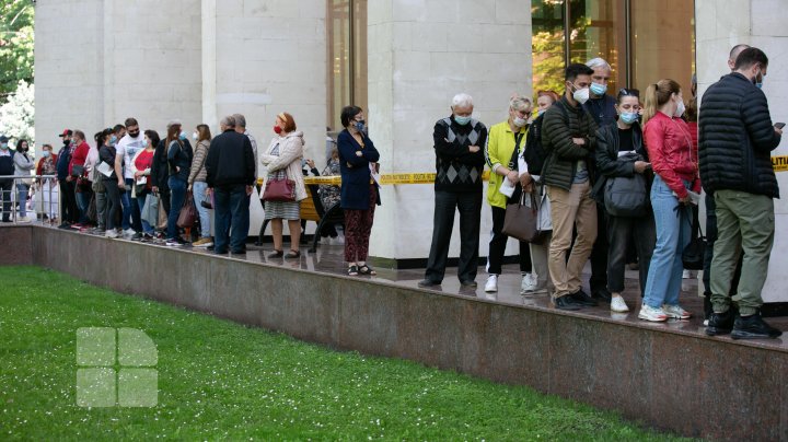 FOTOREPORT de la maratonul de vaccinare la Palatul Republicii