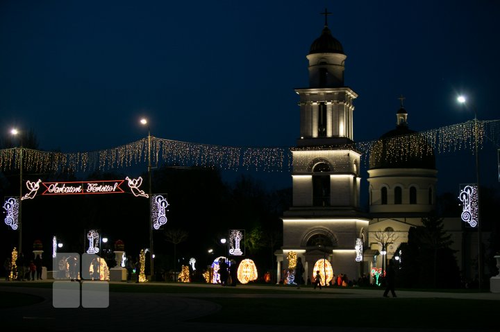 Noaptea de Înviere la Catedrala Mitropolitană (FOTOREPORT)