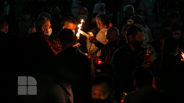 Noaptea de Înviere la Catedrala Mitropolitană (FOTOREPORT)