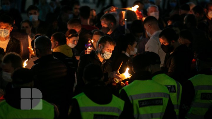 Noaptea de Înviere la Catedrala Mitropolitană (FOTOREPORT)