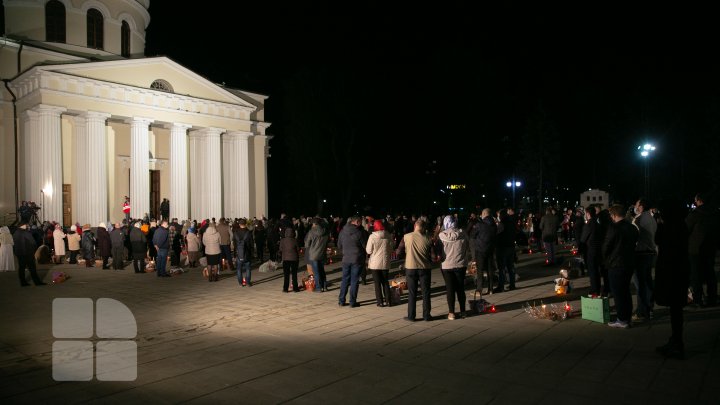 Noaptea de Înviere la Catedrala Mitropolitană (FOTOREPORT)