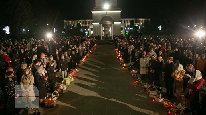 Noaptea de Înviere la Catedrala Mitropolitană (FOTOREPORT)