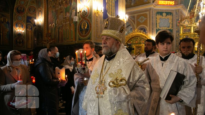 Noaptea de Înviere la Catedrala Mitropolitană (FOTOREPORT)