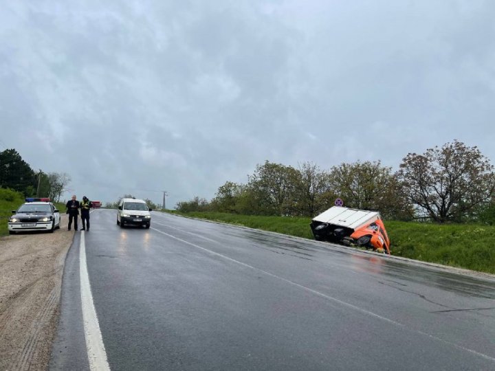 Accident în apropiere de Peresecina. Un bărbat, transportat la spital, în urma unui impact violent între două vehicule (VIDEO/FOTO)