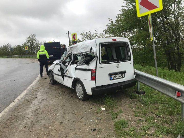 Accident în apropiere de Peresecina. Un bărbat, transportat la spital, în urma unui impact violent între două vehicule (VIDEO/FOTO)