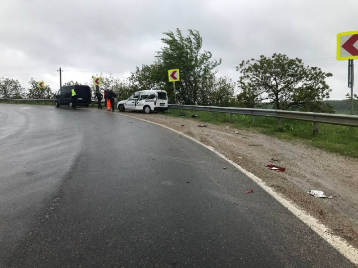 Accident în apropiere de Peresecina. Un bărbat, transportat la spital, în urma unui impact violent între două vehicule (VIDEO/FOTO)