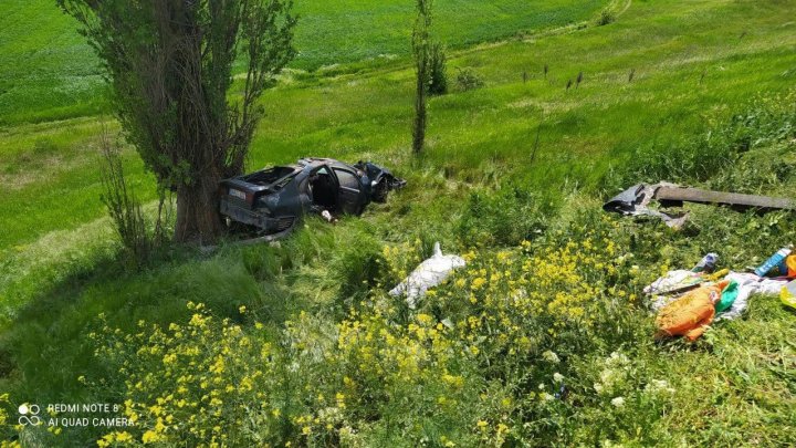 Accident GRAV în raionul Cahul. Șoferul a murit pe loc, iar alți membri ai familiei au fost duși la spital. Un copil de un an, internat la reanimare (FOTO)