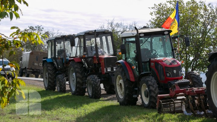 Fermierii vor ieși la PROTESTE cu tehnica agricolă: Situația în sectorul agrar este foarte gravă