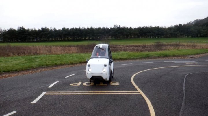 Jumătate e automobil, jumătate bicicletă și are un preț piperat. Cum arată vehicul electric DryCycle