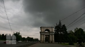 METEO 2 iulie: Nu uitați umbrelele acasă. Se anunță ploi însoţite de descărcări electrice 